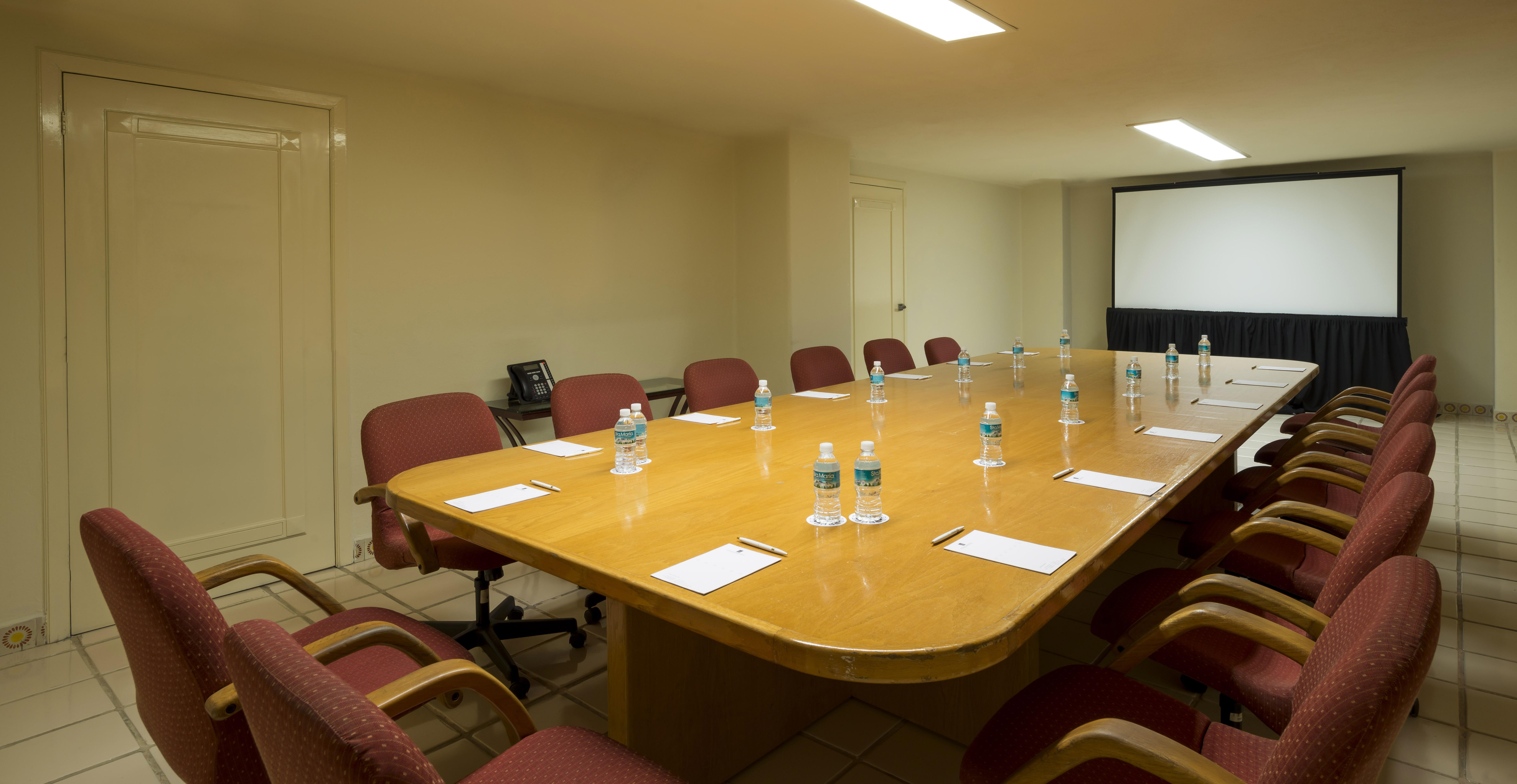 Camino Real Acapulco Diamante Exterior foto A typical boardroom