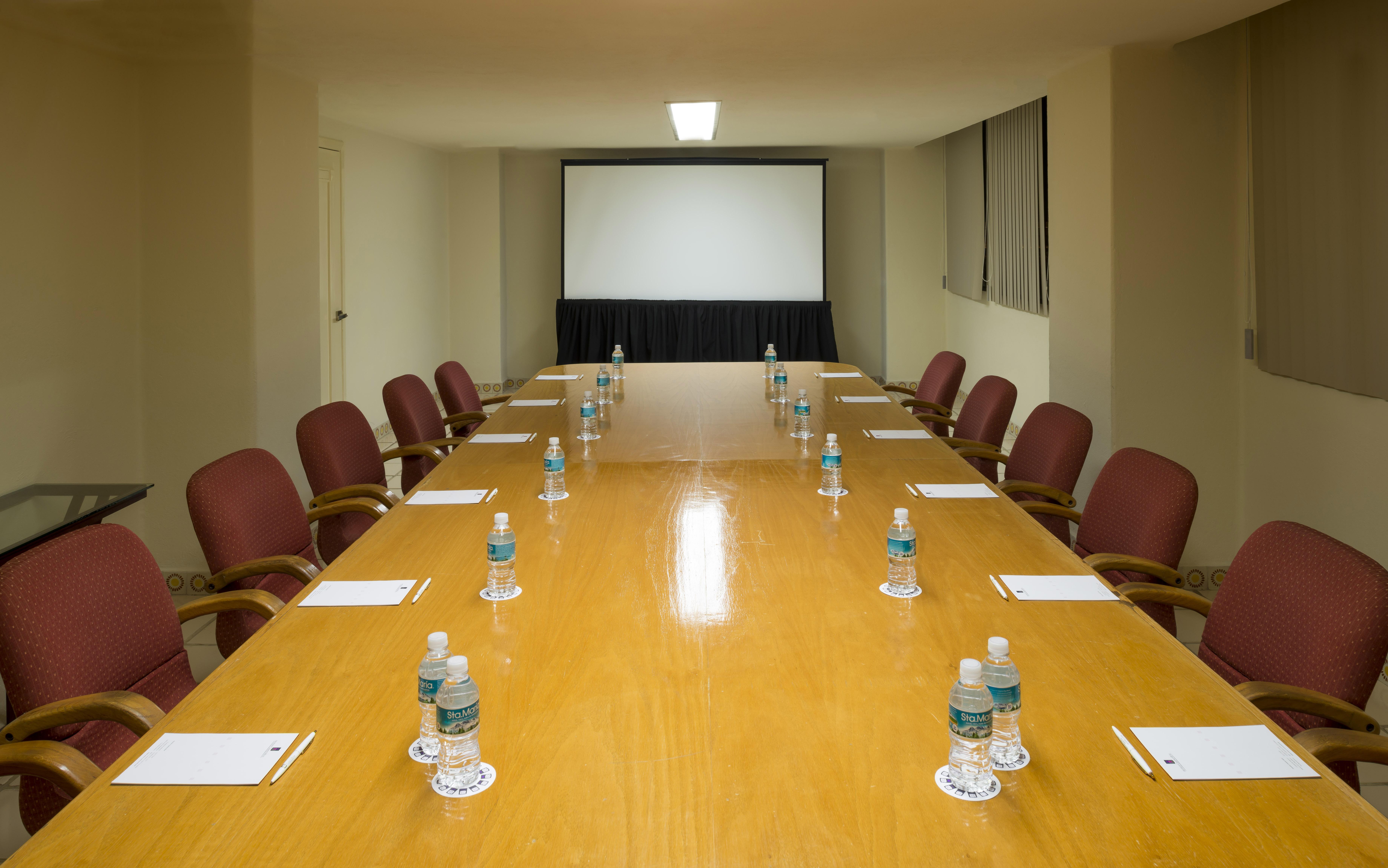 Camino Real Acapulco Diamante Exterior foto A typical boardroom