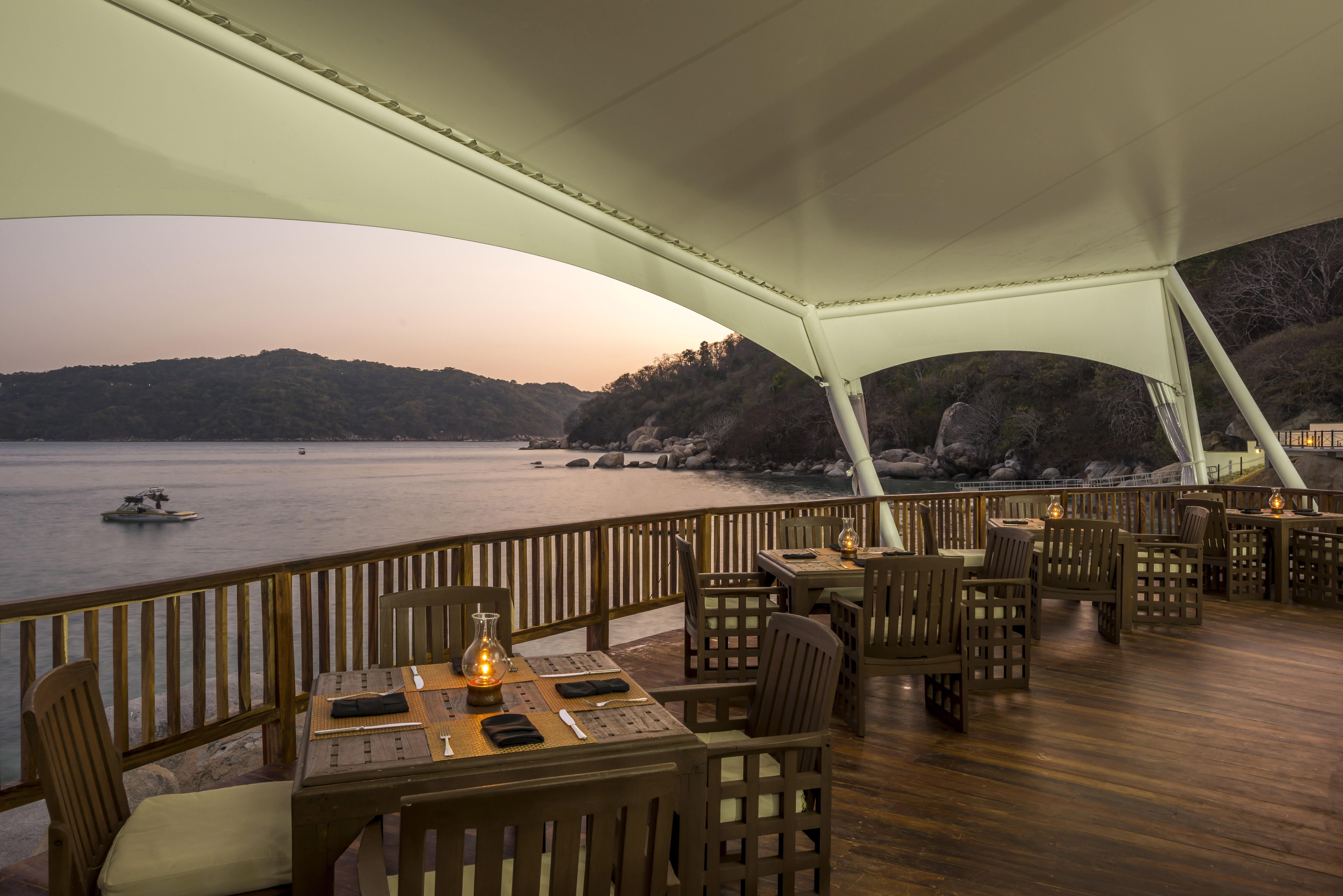 Camino Real Acapulco Diamante Exterior foto The Deck
