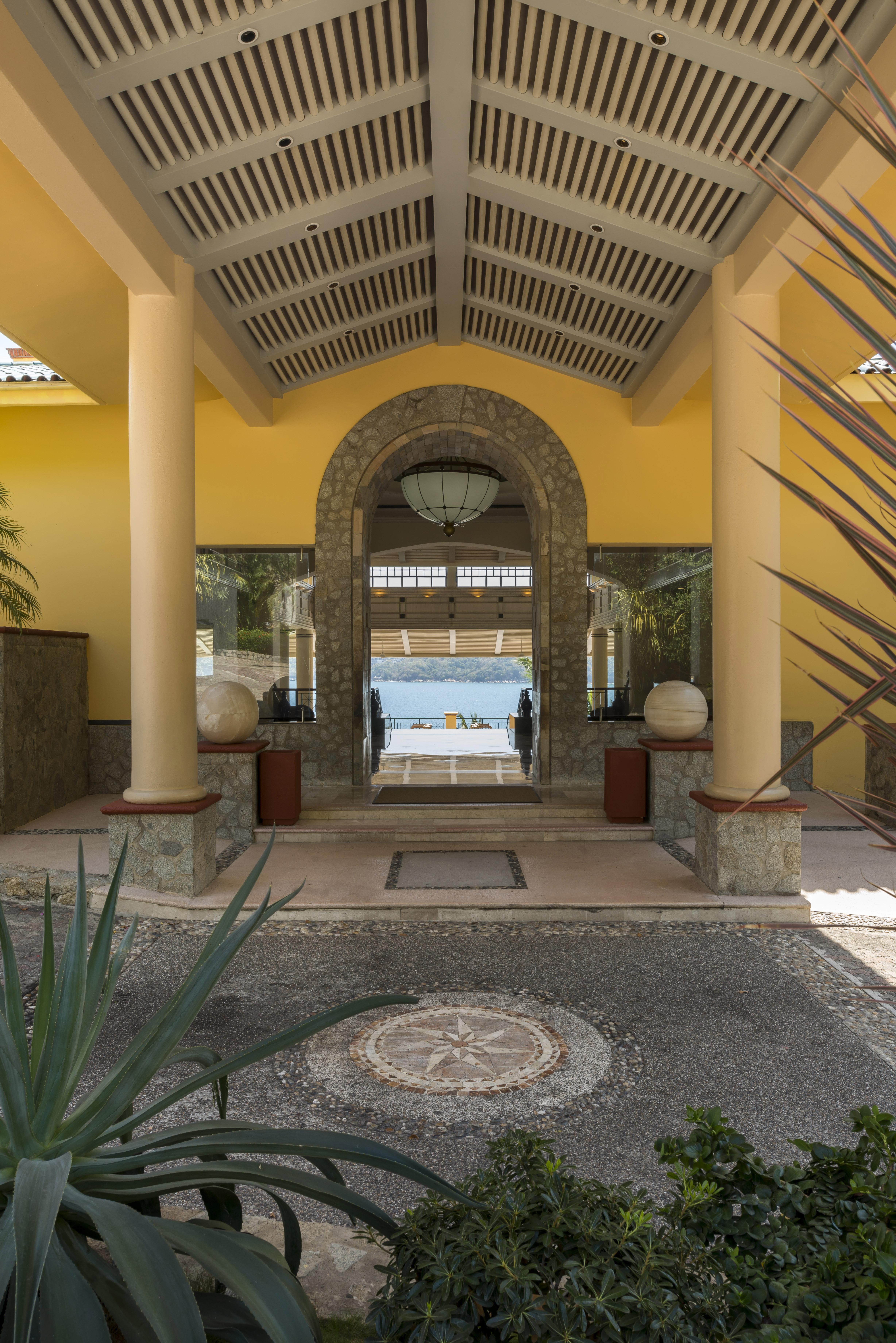 Camino Real Acapulco Diamante Exterior foto Entrance to the hotel
