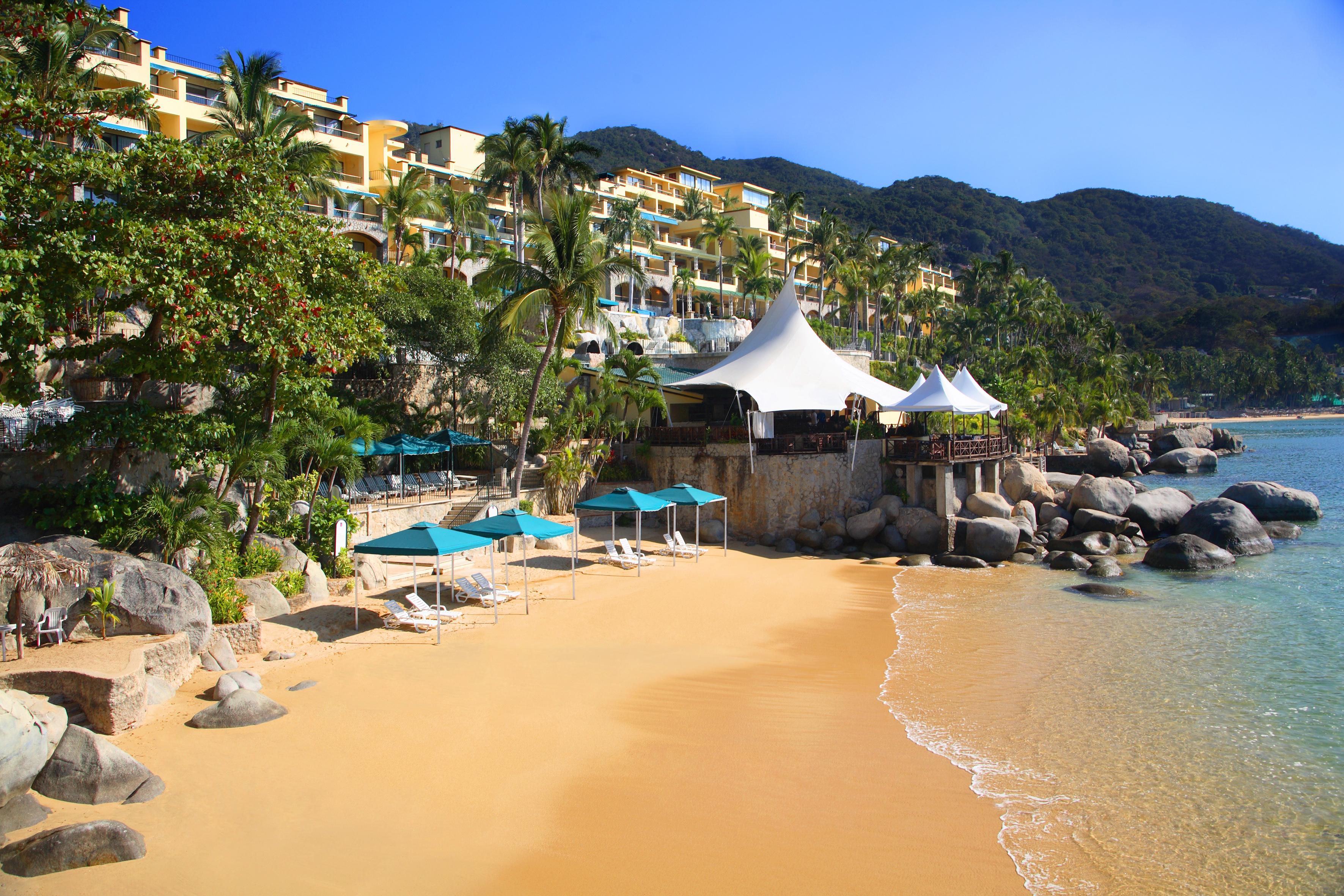 Camino Real Acapulco Diamante Exterior foto The beach at the Shangri-La resort