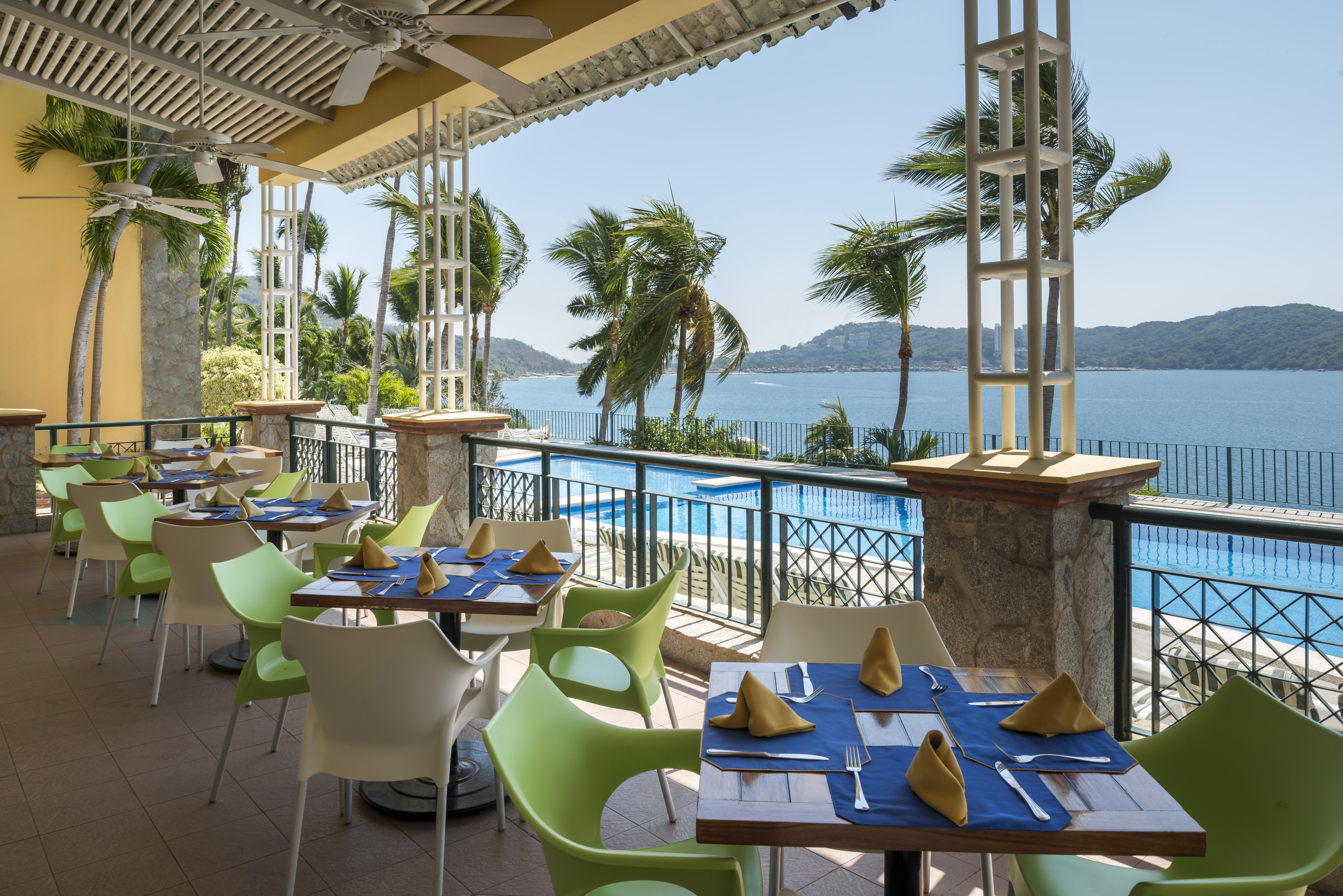 Camino Real Acapulco Diamante Exterior foto The Deck