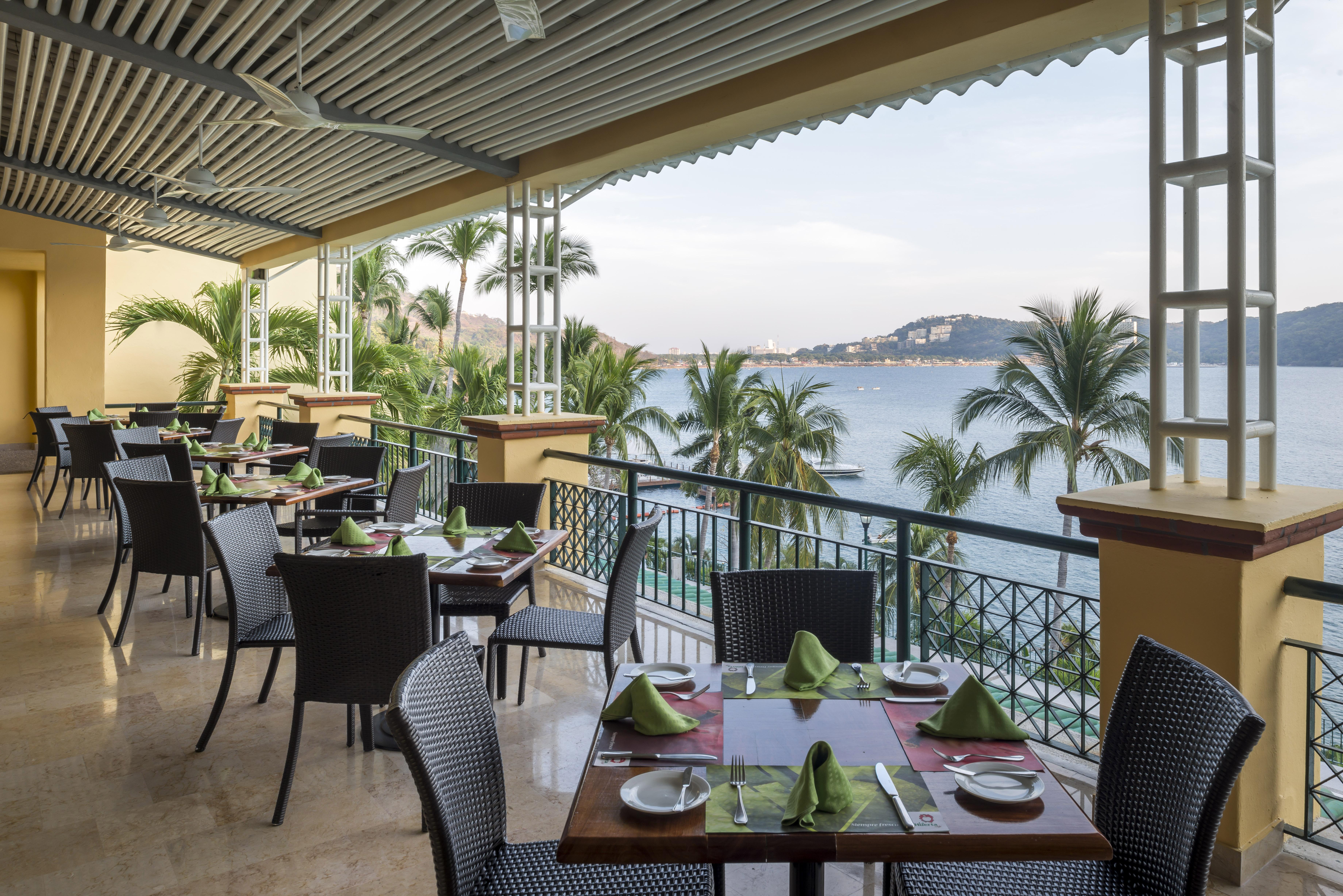 Camino Real Acapulco Diamante Exterior foto The Deck