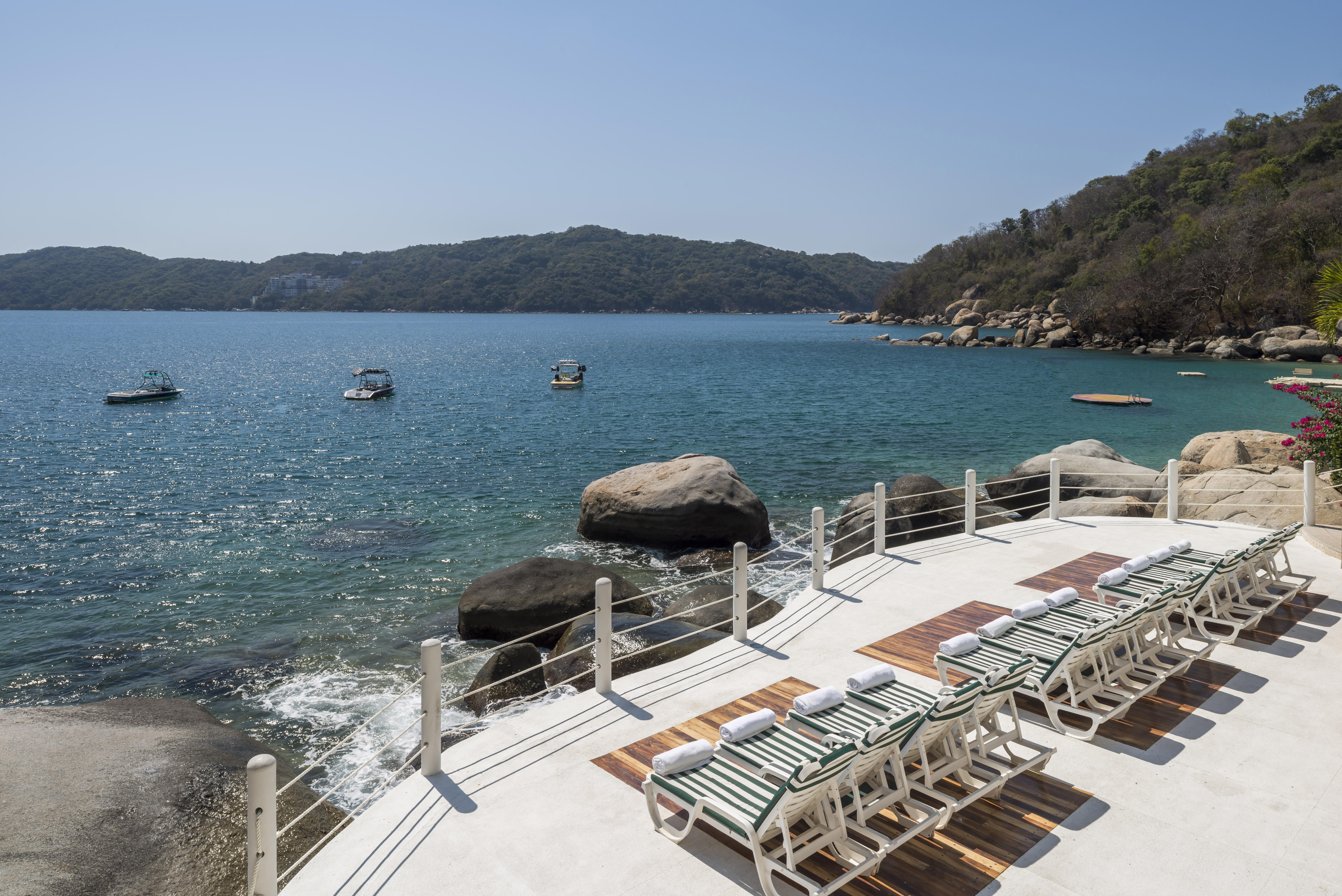 Camino Real Acapulco Diamante Exterior foto View of the bay