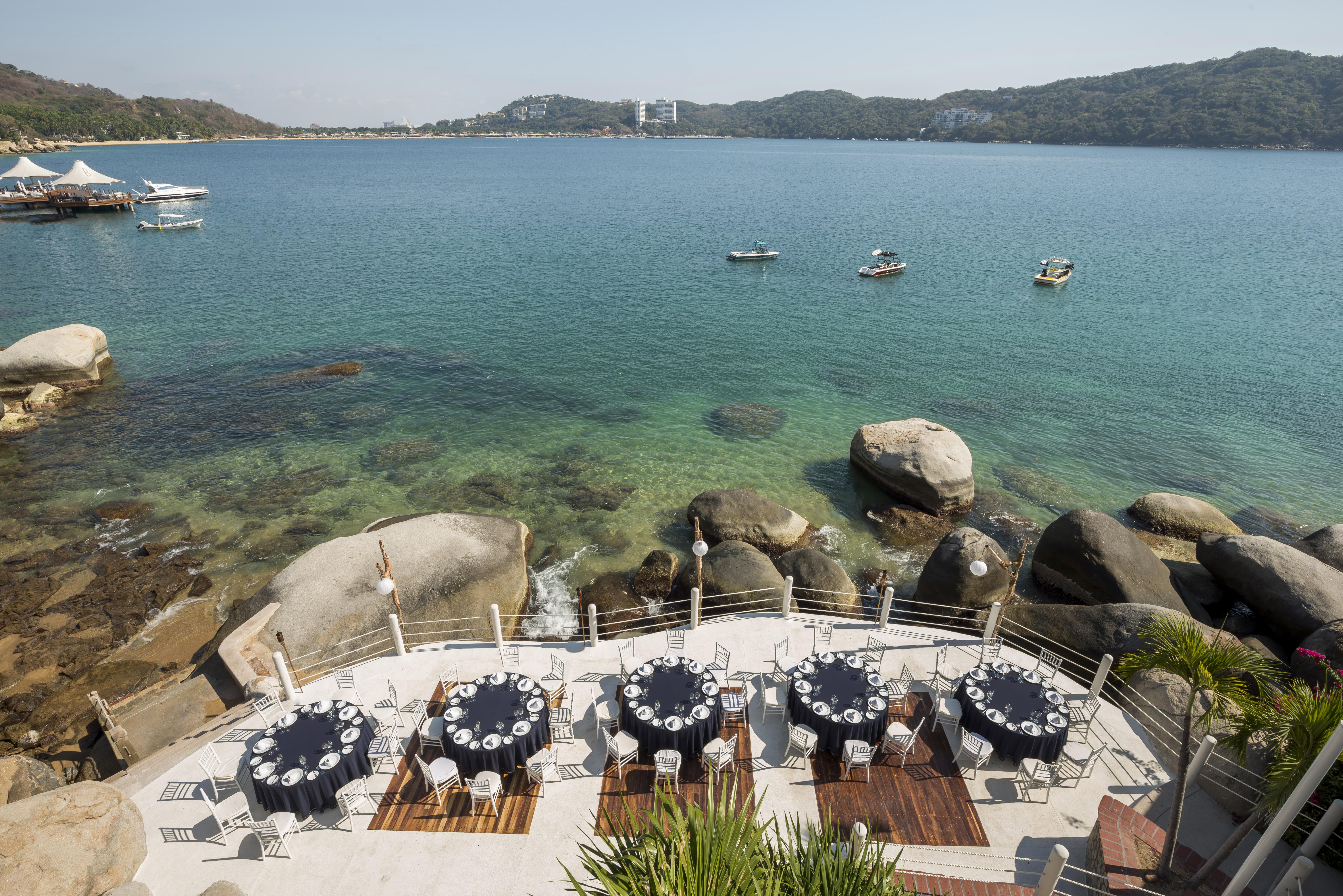 Camino Real Acapulco Diamante Exterior foto View of the bay from the resort