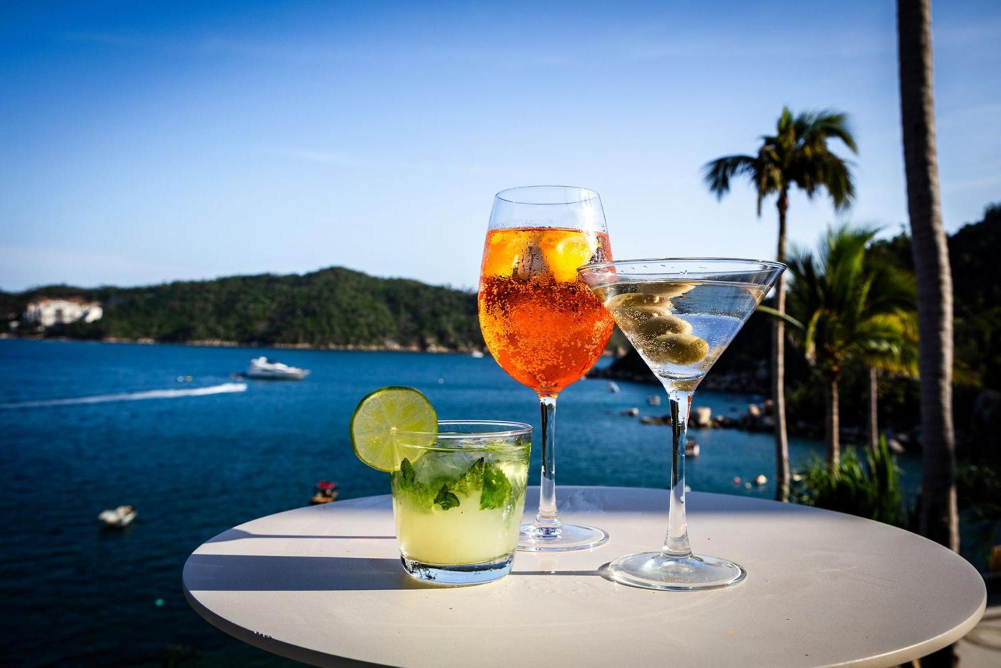 Camino Real Acapulco Diamante Exterior foto Cocktails at the beach